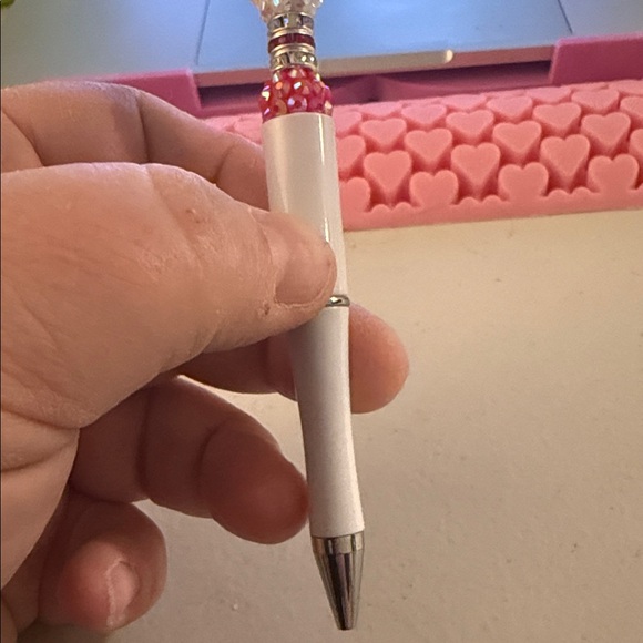 Elegant White and Silver Pen - Picture 3 of 3